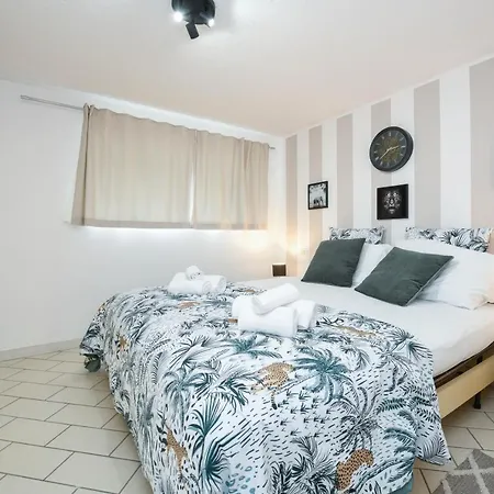 Desenzanoloft Villa Palm Garda Beach, With Garden, Barbecue And Pool Desenzano del Garda Exterior photo