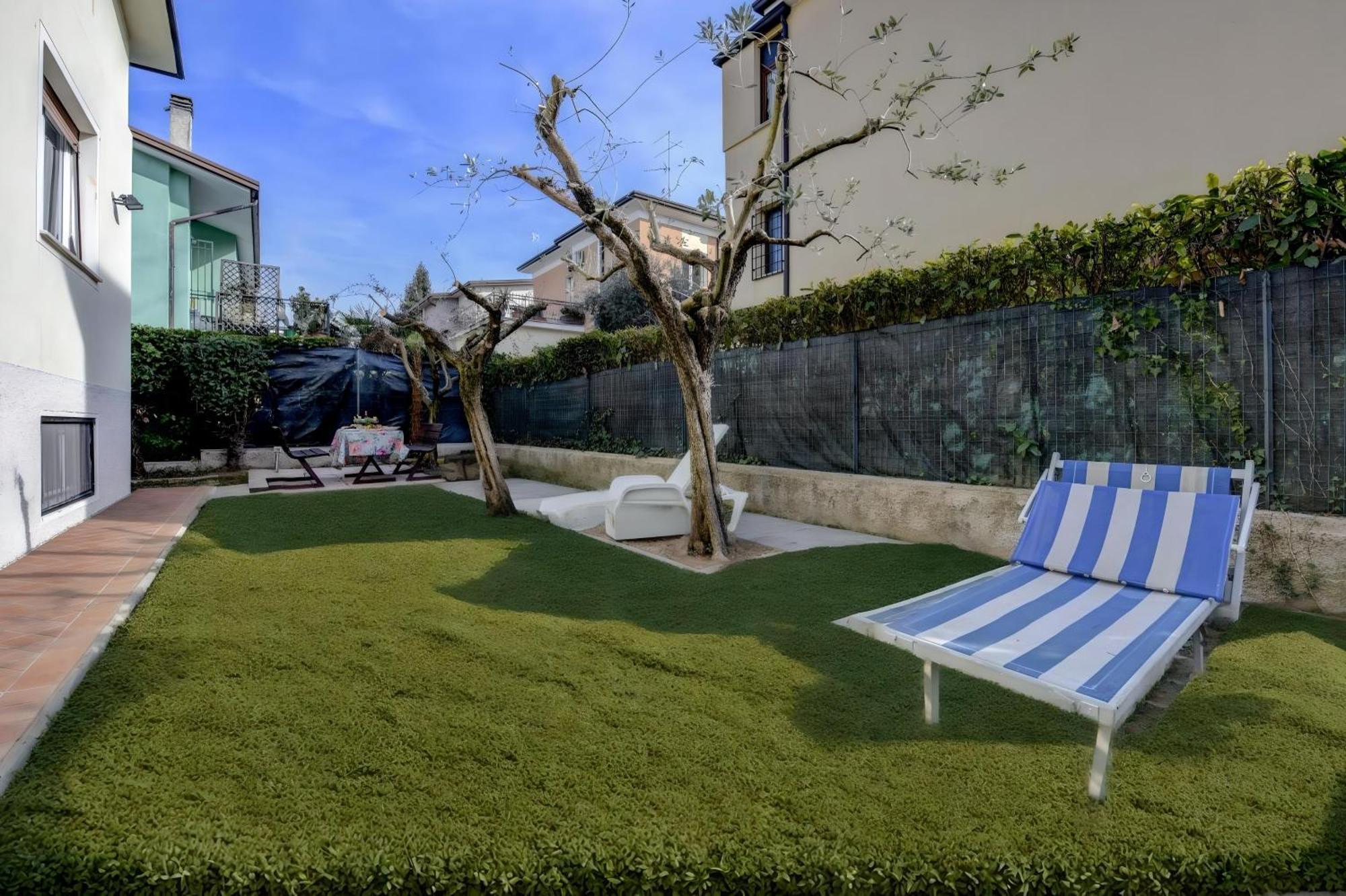 Villa Desenzanoloft Palm Garda Beach, With Garden, Barbecue And Pool *